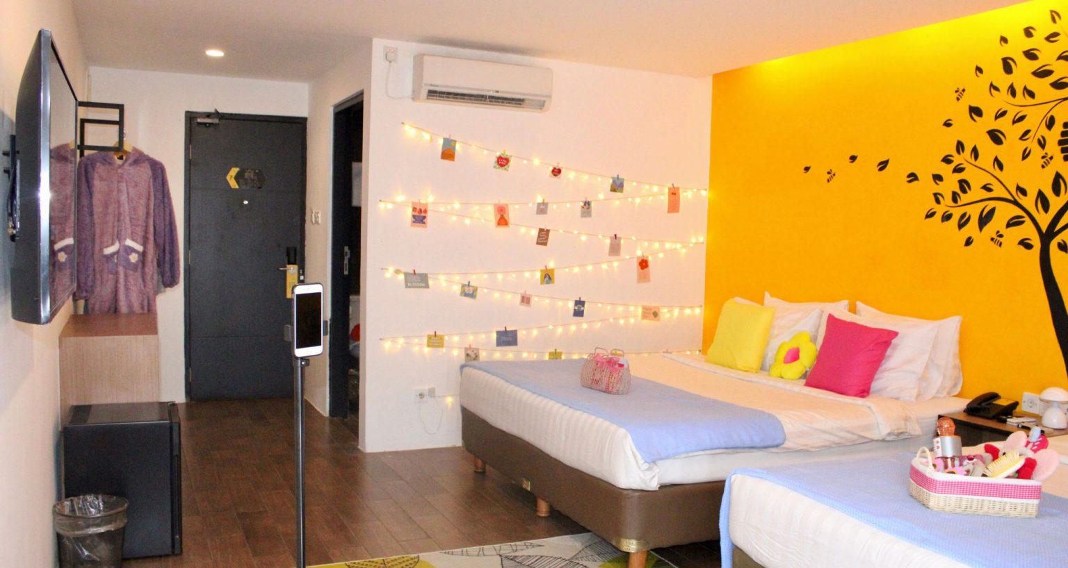 Yellow Bee Hotel Tangerang, Spacious Rooms Near Toll Road