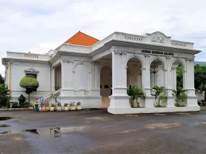 What Did the Reviews Say in General About Gedung Kesenian Jakarta