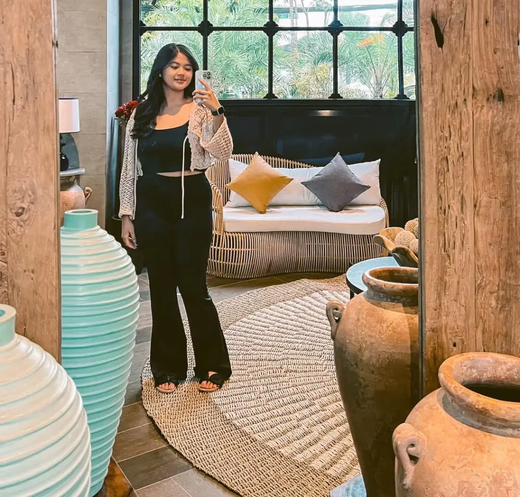 Ashley Tugu Tani Lets You Travel Back in Time to 19th Century Britain