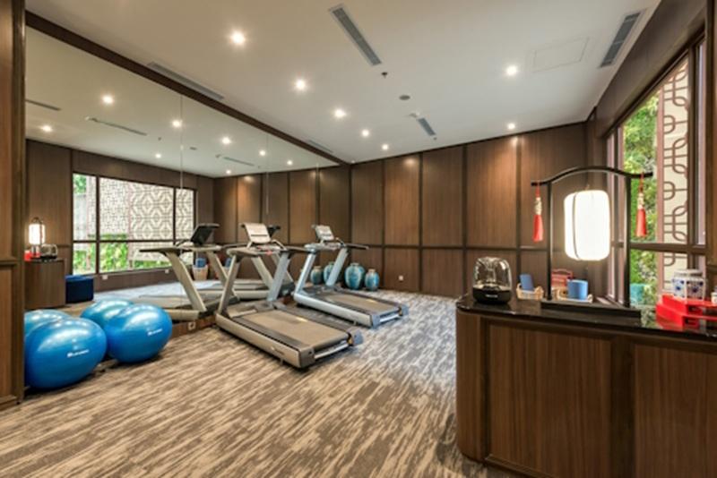 Hotel fitness room with treadmills and exercise balls