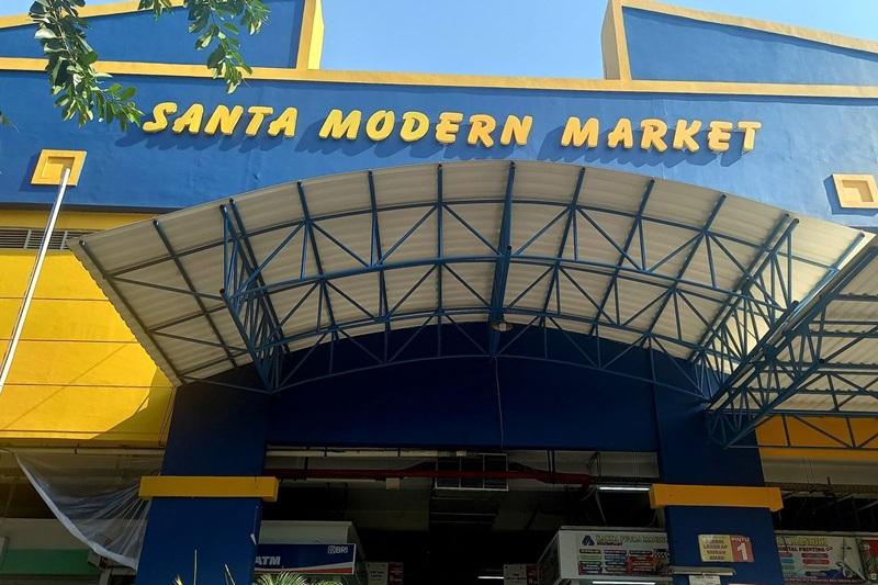 Santa Modern Market logo on blue and yellow facade