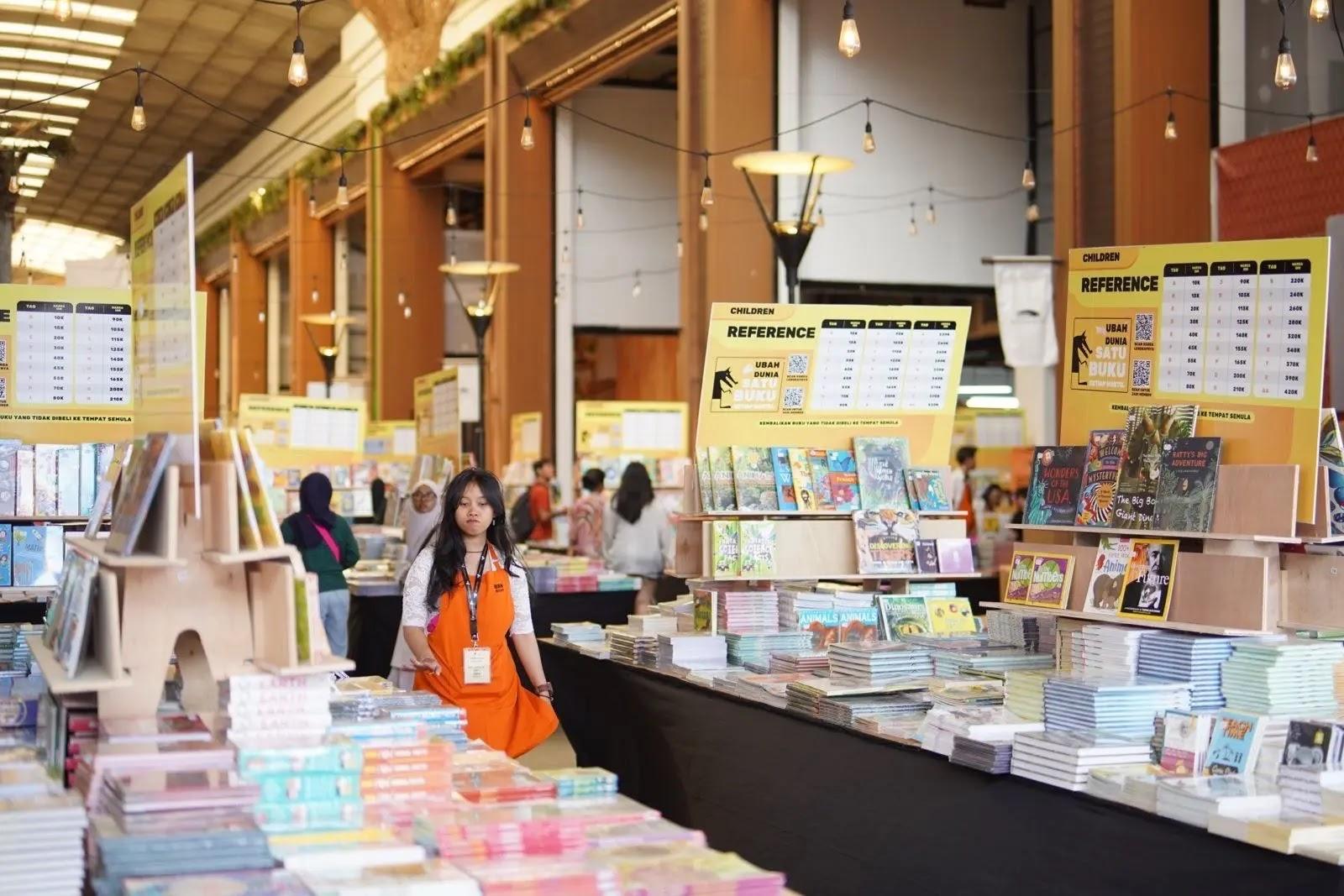 book fair with children reference displays and books