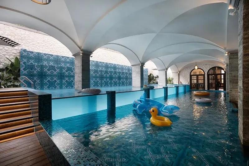Indoor arched spa pool with inflatable yellow duck