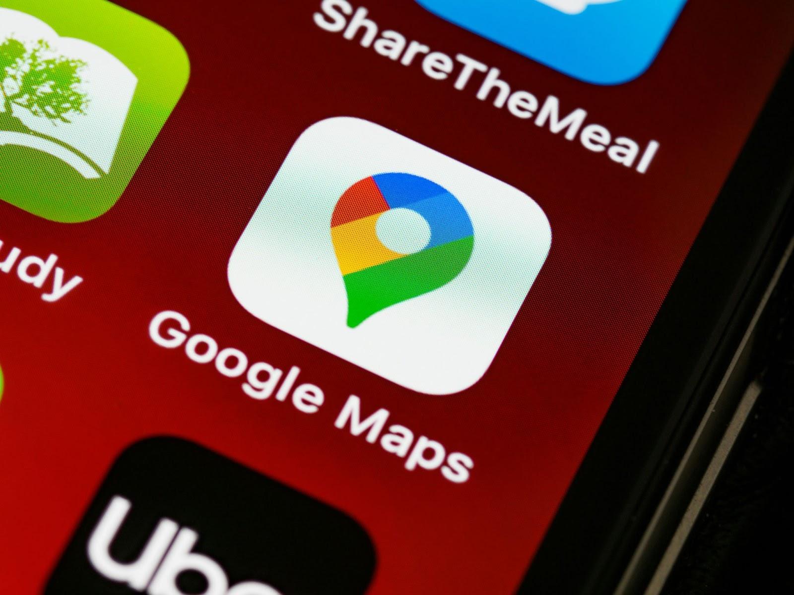 Google Map app icon on a smartphone screen with “ShareTheMeal” and “Goolgle Maps” visible