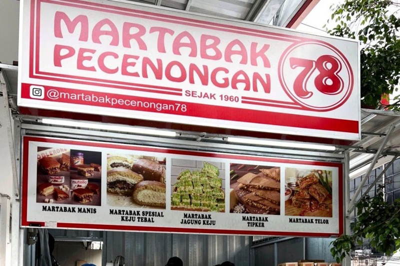 Banner warung martabak Pecenongan 78 dengan menu martabak manis, spesial, keju, jagung, telur, dan tiram 
