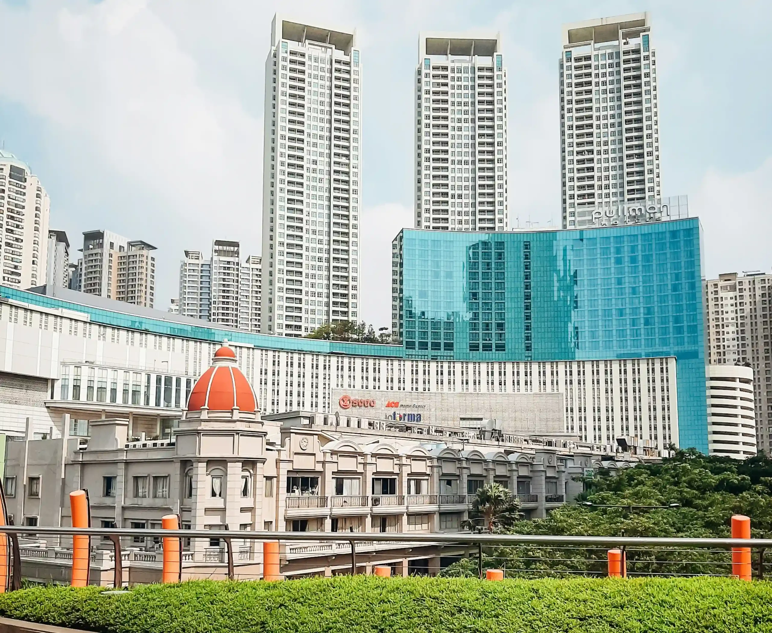 exterior view of central park mall