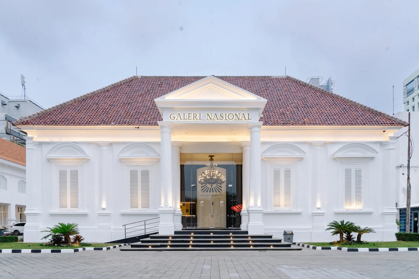 exterior view of galeri nasional with grand columns