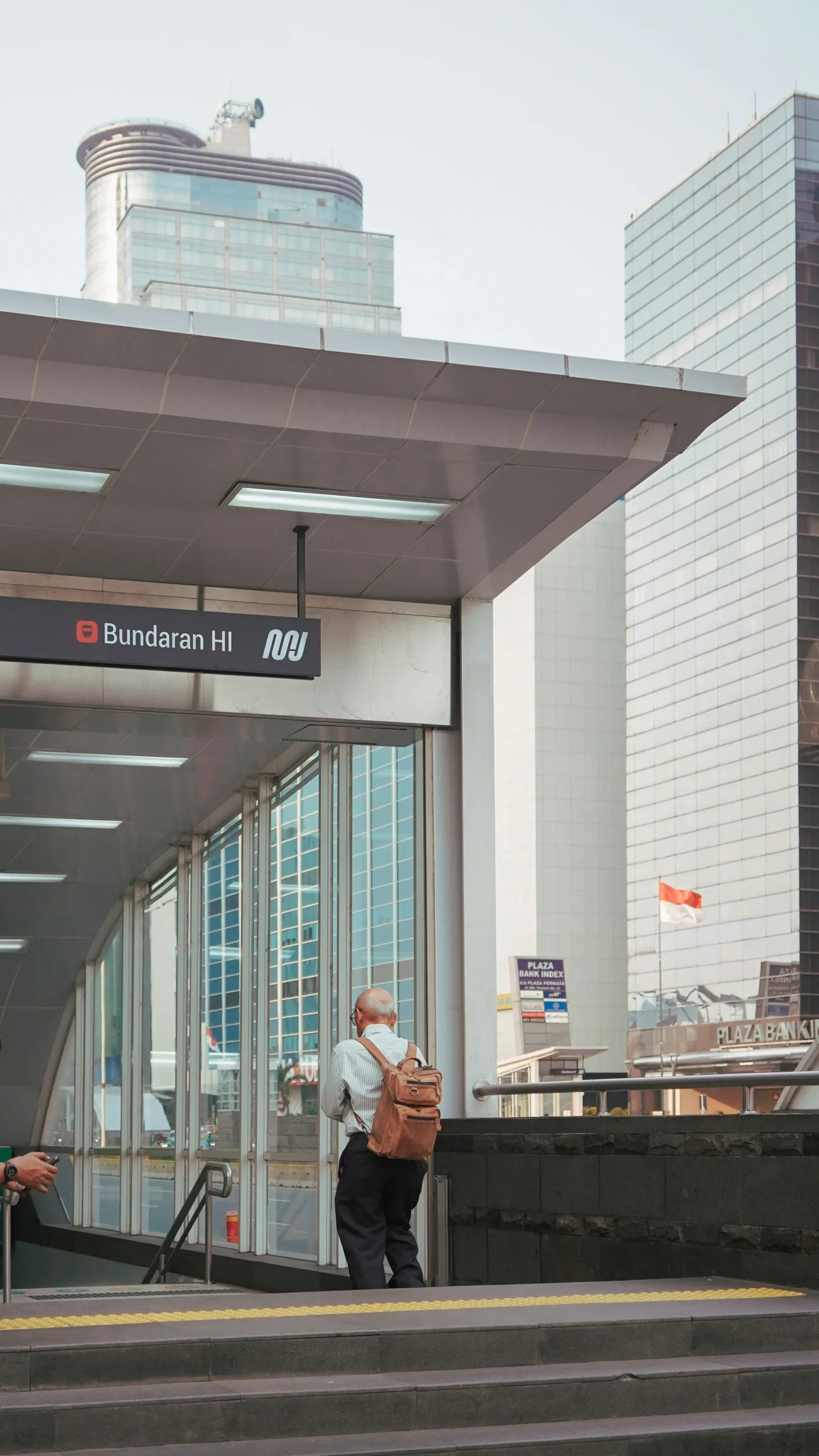 mrt bundaran hi entrance